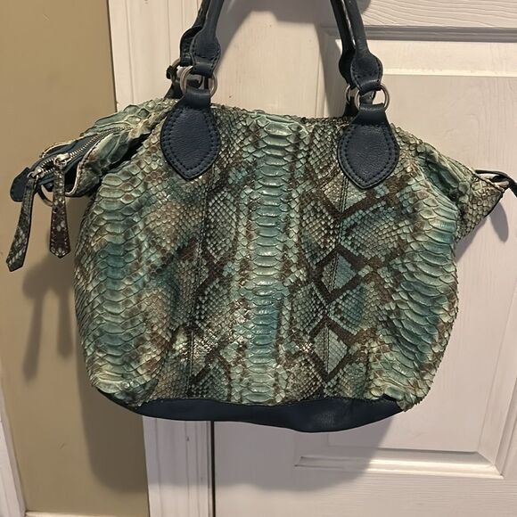 Reptile’s House Elegant Green Print Tote Bag - Picture 11 of 12